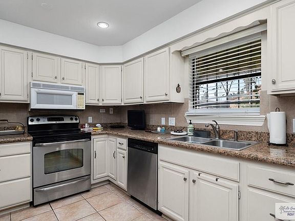 4th image of 30 Waterfront Dr