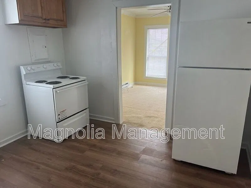 2 bed, 1.0 bath, $925 — Photo 3