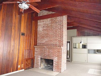 Vaulted Ceiling, Fireplace