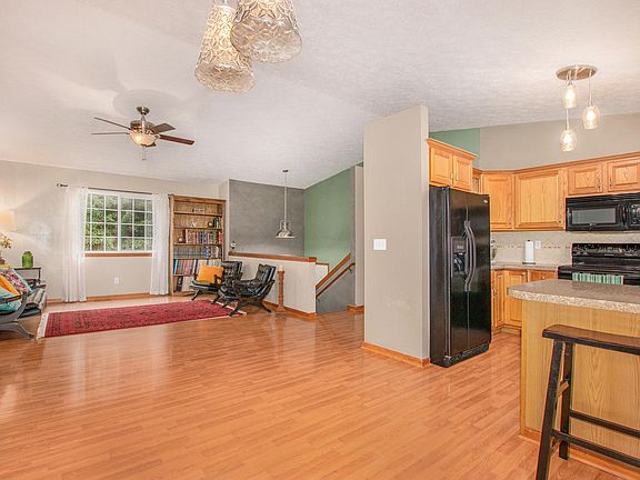 4th image of 478 Rose Park Dr