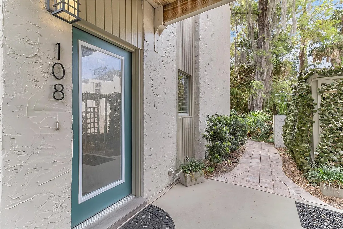 Building Photo - 108 Fairway Dr #108