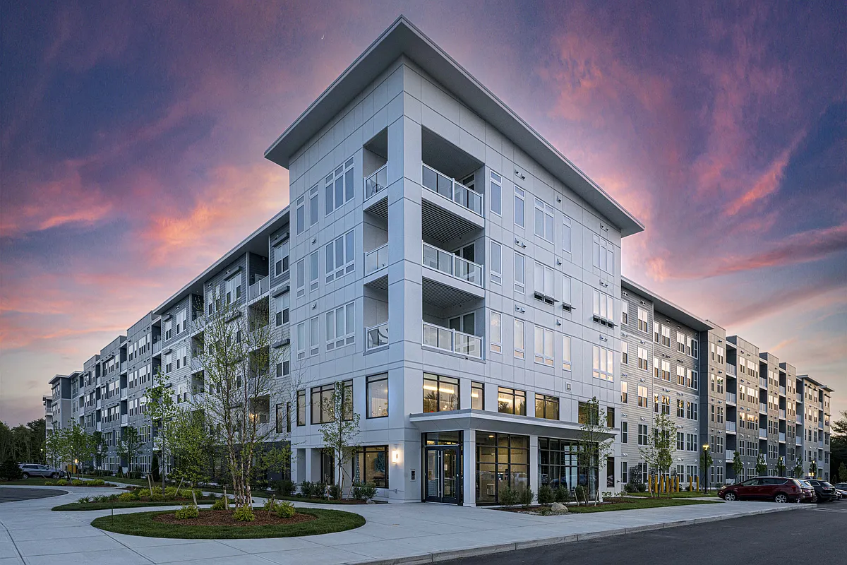 Building Photo - Viva Lakeshore