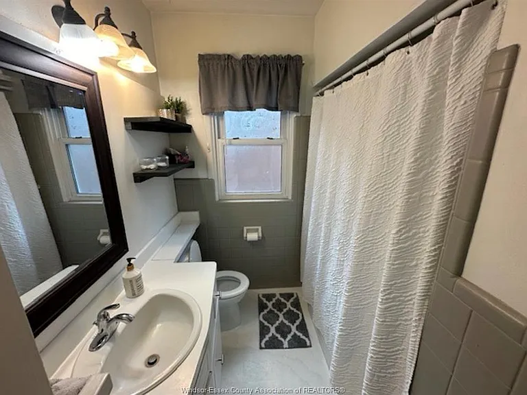 926 Thompson Blvd — Photo 10
