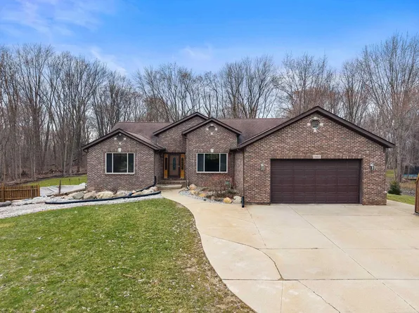 5650 Grace Ln, Almont, MI 48003