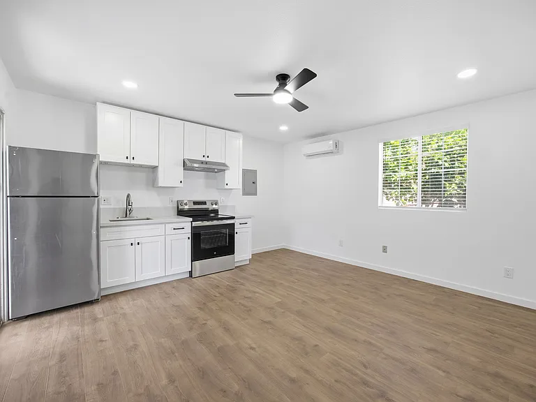 4701 Abbott Rd #B — Photo 7