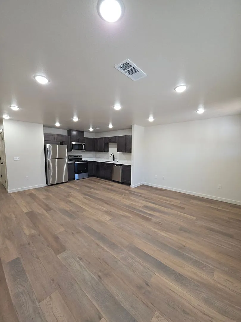 703 West 12th St. — Photo 3