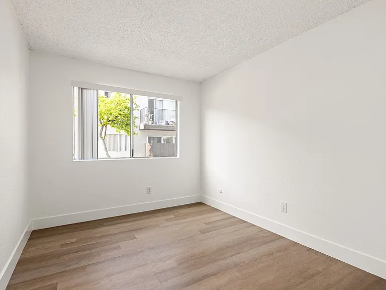 Terre at 989 Peach — Photo 12