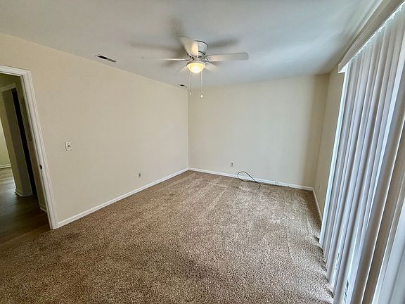 5th image of 105 Glenwood Ave APT C