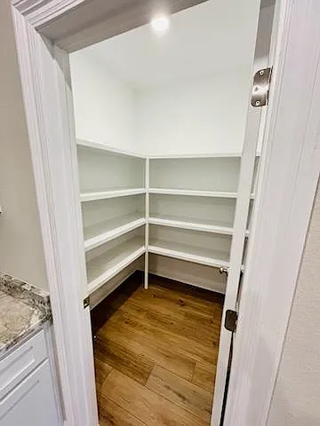 4 bed, 2592 sqft, $3,000 — Photo 3