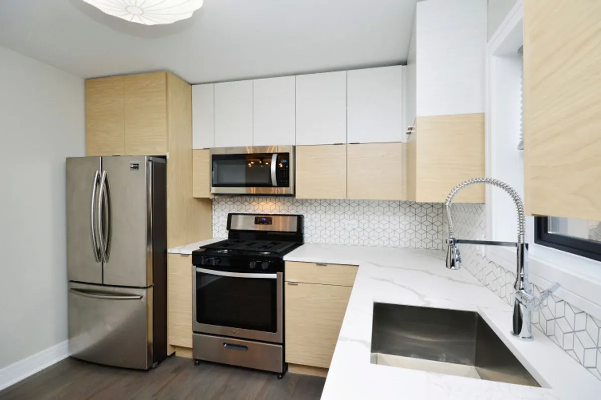 Primary Photo - Stunning Andersonville Top Floor 1 Bed Apartment