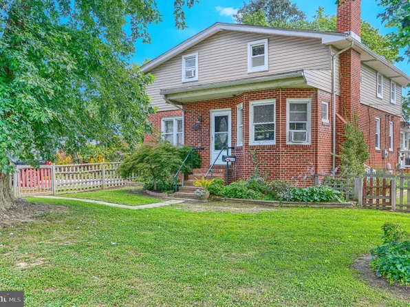 6828 Harewood Park Dr, Middle River, MD 21220