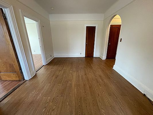 4th image of 22-04 33rd St #2R