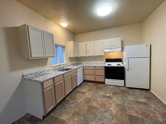 2nd image of 806 S Yakima Ave APT 3