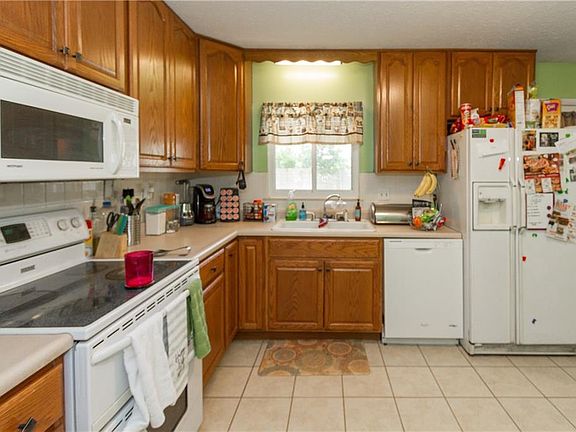 5th image of 948 Windsor Dr