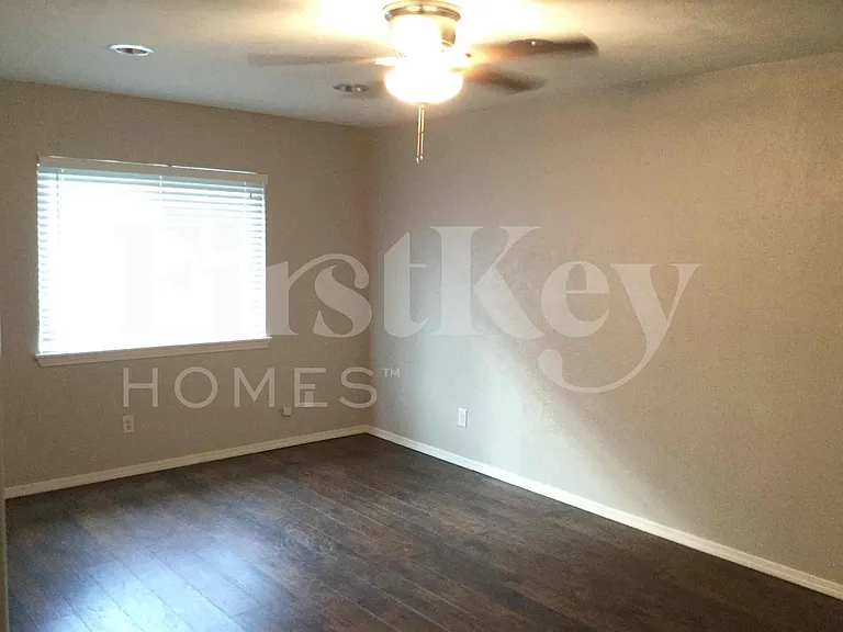 717 Redbud Dr — Photo 9