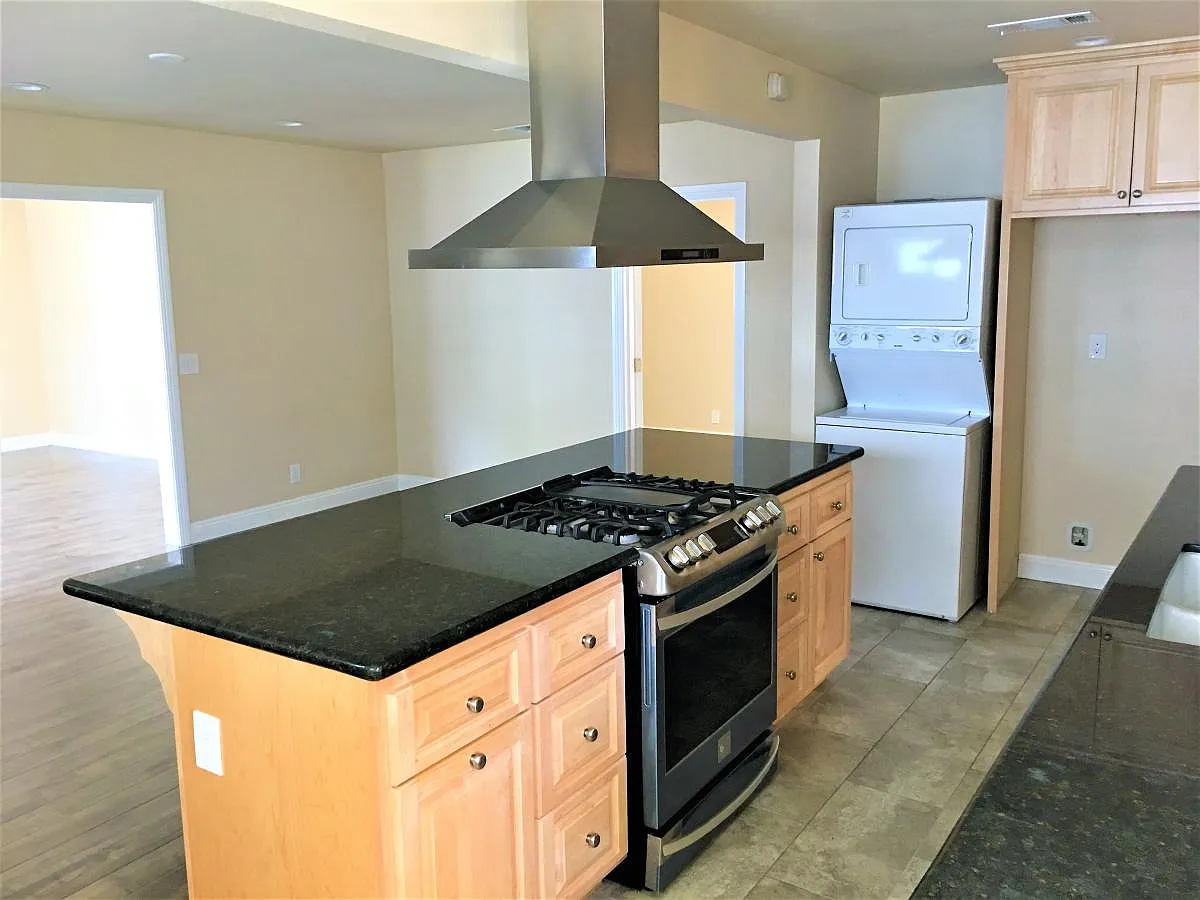 2516 Grant Ave — Photo 2