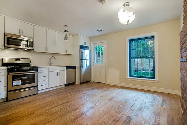 Rented by Nooklyn NYC LLC | media 8