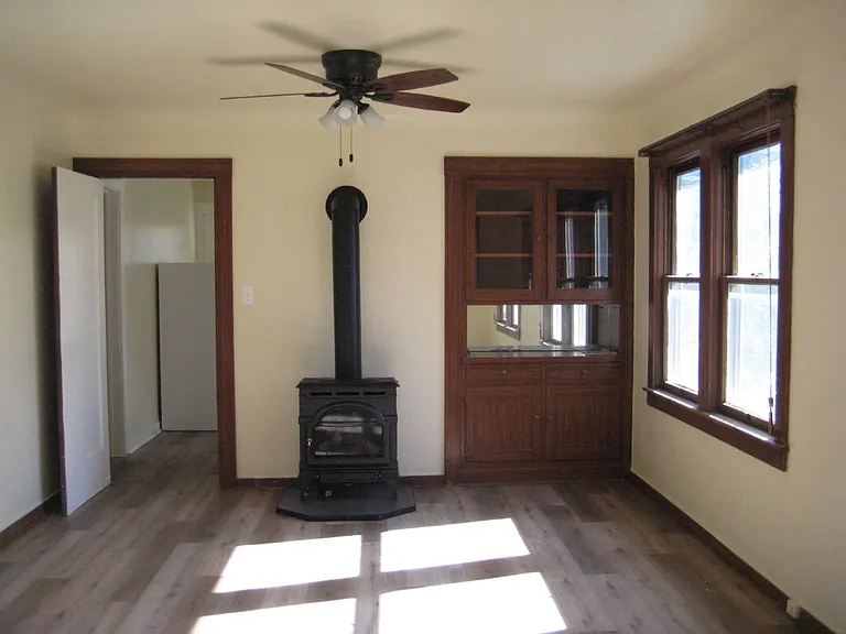 315 S School St — Photo 2