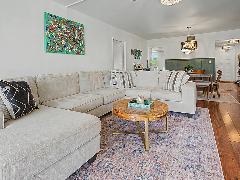 3930 Oaks Clubhouse Dr #304 — Photo 4