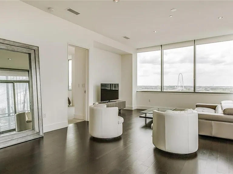 2200 Victory Ave #707 — Photo 4