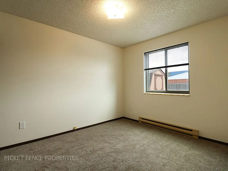 1846 E 16th Street — Photo 20