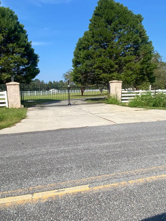 7565 Woodfield Rd - Property Image
