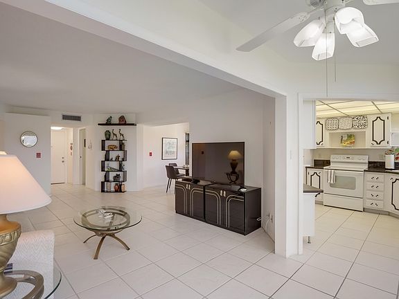 3rd image of 3755 Via Poinciana #201