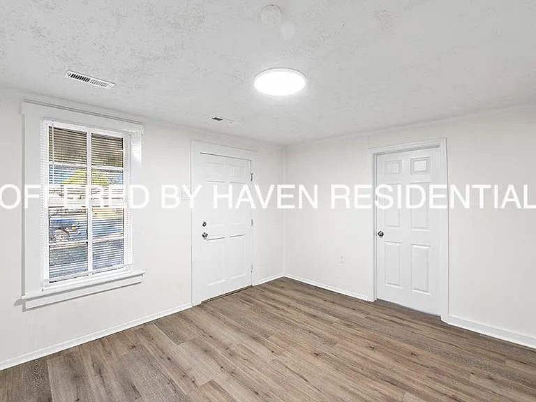 423 Church St NW — Photo 5