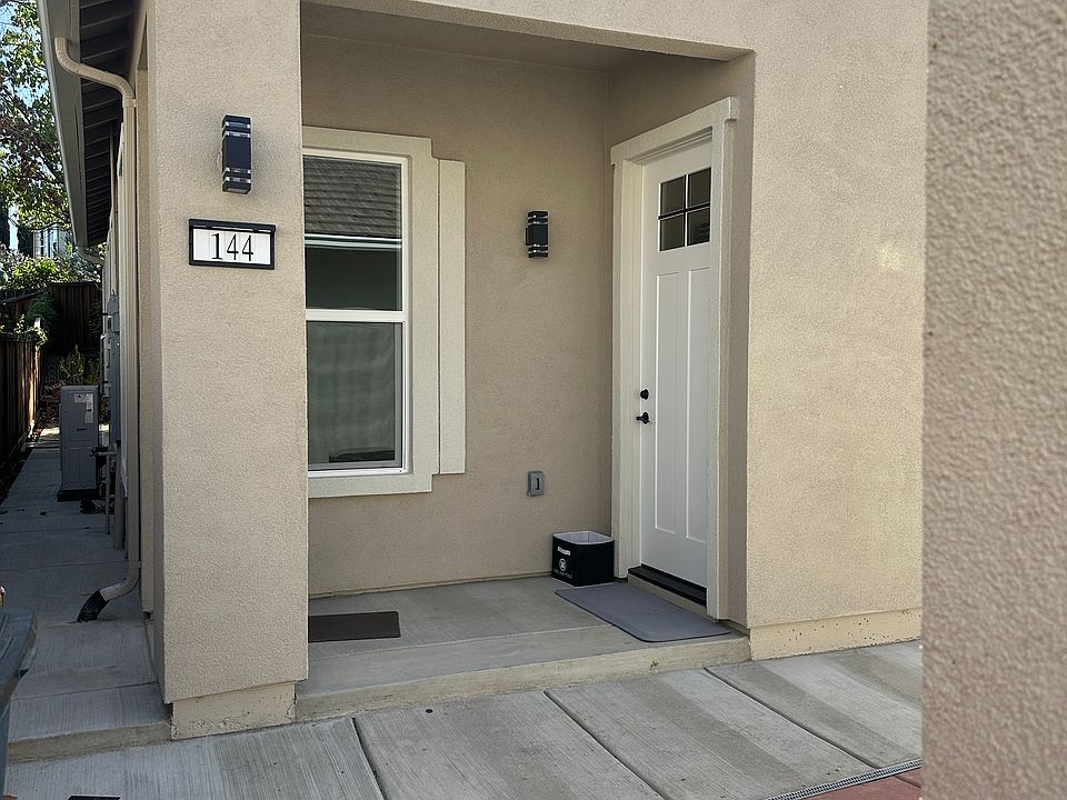 1st image of 144 E Heritage Dr
