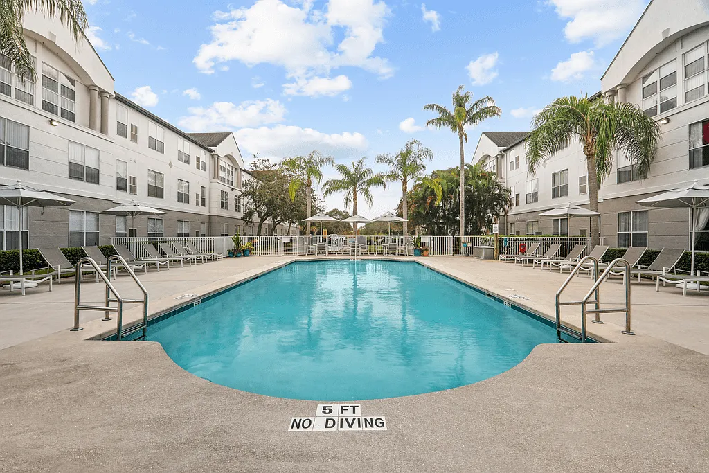 Lexington Club at Vero — Photo 2