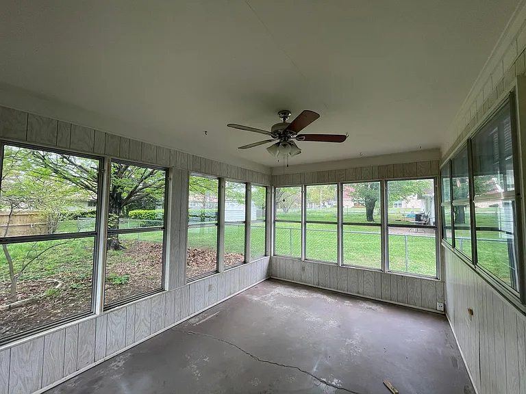 2221 S Virginia Ave — Photo 24