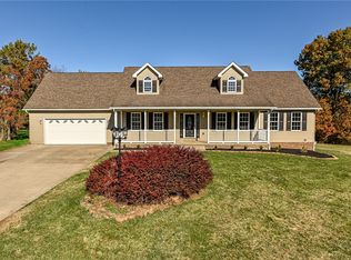 2401 Muzzy Dr, New Castle, PA 16101