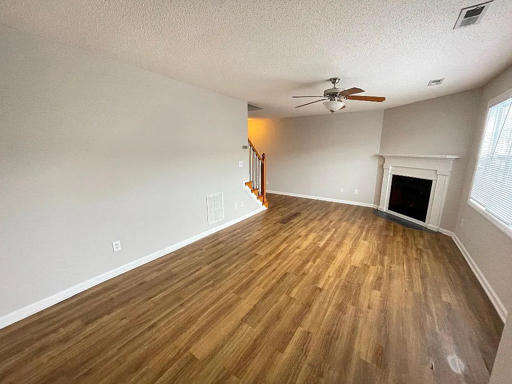 Building Photo - 3800 Vancroft Dr