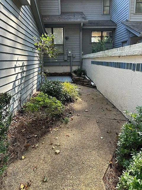 Private pathway to the villa