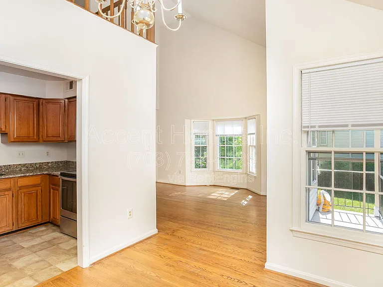 7461 Ridge Oak Ct — Photo 11