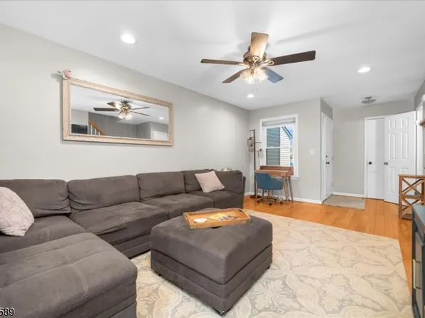 424 Willow Ct, Raritan Twp., NJ 08822