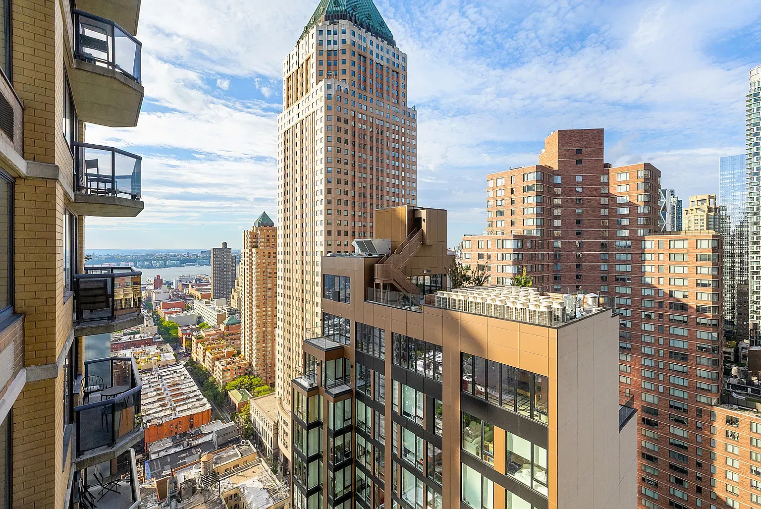 235 West 48th Street — Photo 4