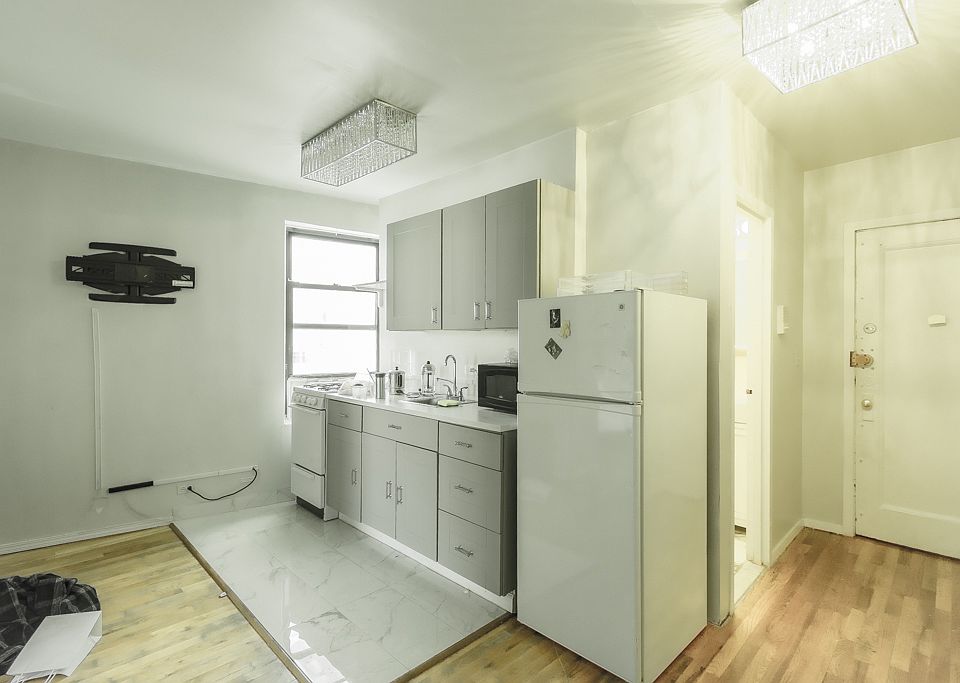 1st image of 213 6th Ave APT 17