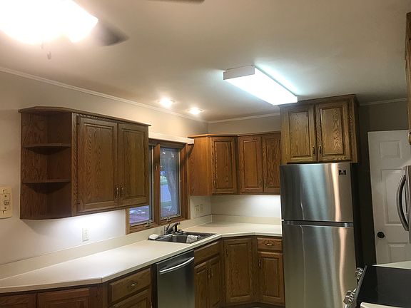 4th image of 301 Sycamore Dr