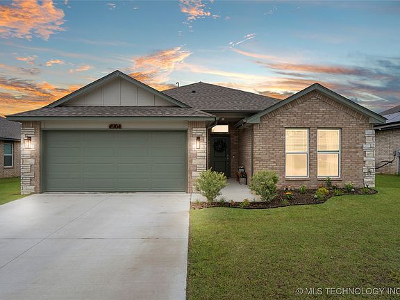 2nd image of 4904 E Galveston Pl S