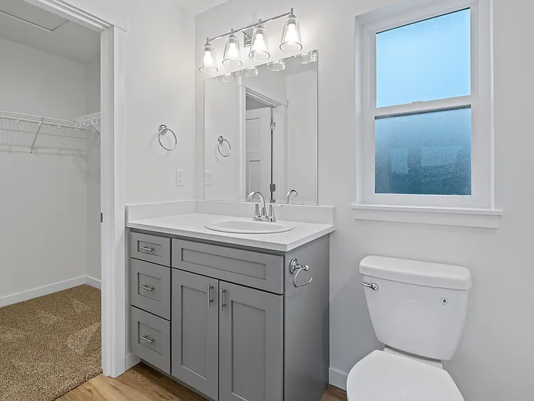 2202 Dejong Dr — Photo 2