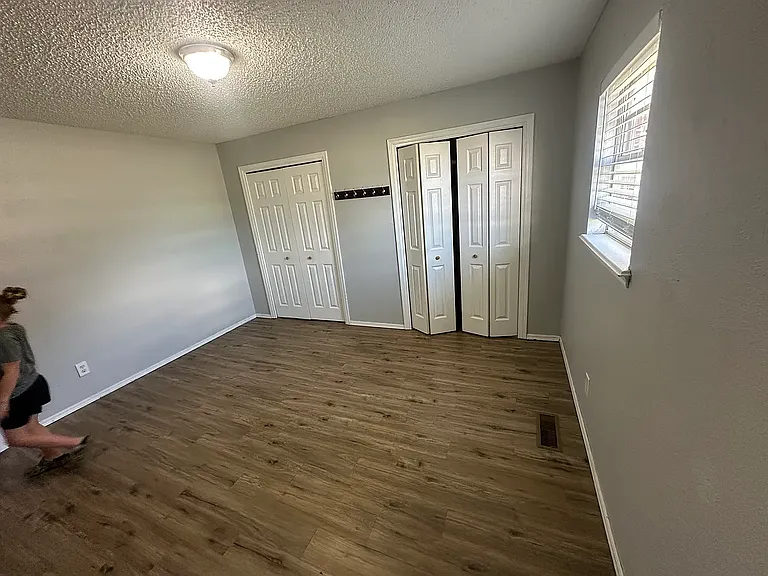 223 E Kerby Ave — Photo 21