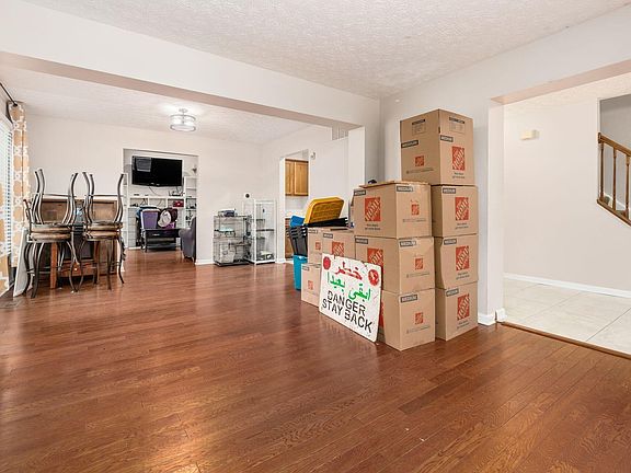 3rd image of 2347 Ziner Cir S