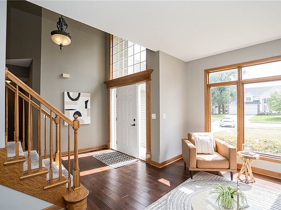 2nd image of 805 SE Westwoods Dr