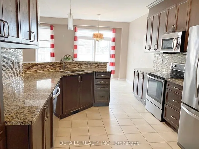 439 Cavesson St — Photo 6