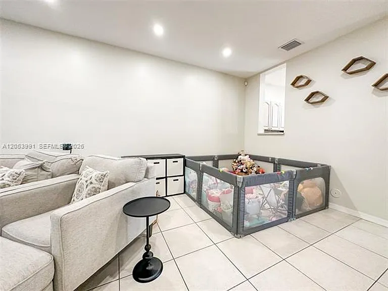 130 Riverwalk Cir #Townhouse 130 — Photo 9