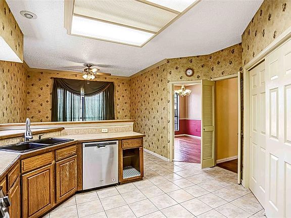 2nd image of 2417 Autumndale Dr