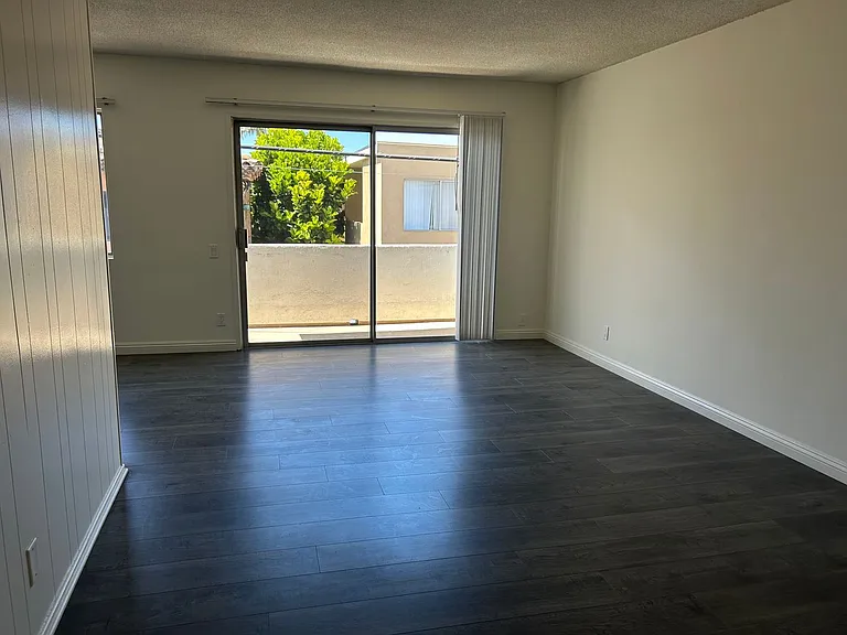 1333 S Bundy Dr — Photo 7