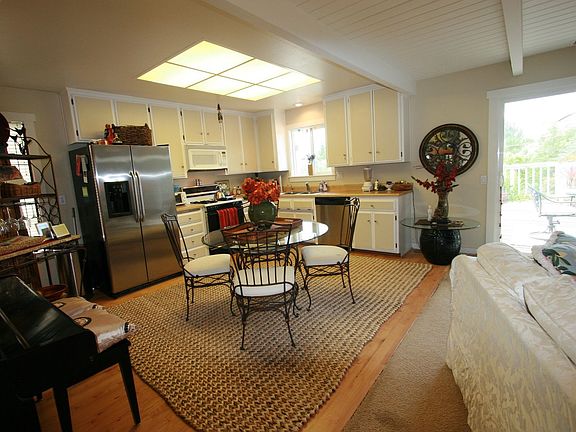 5th image of 3370 Sagunto St