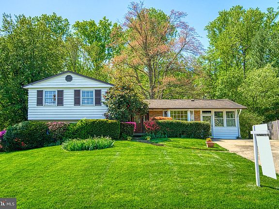 3rd image of 8607 Canterbury Dr